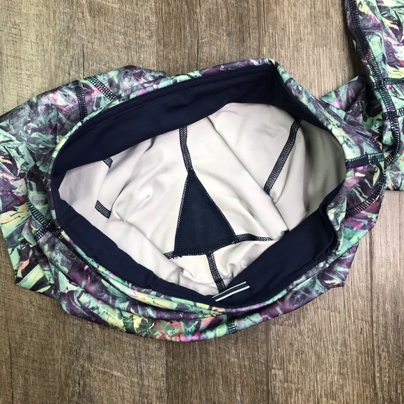 lululemon Iridescent Luxtreme Inspire Crop Size 6 - Picture 6 of 7